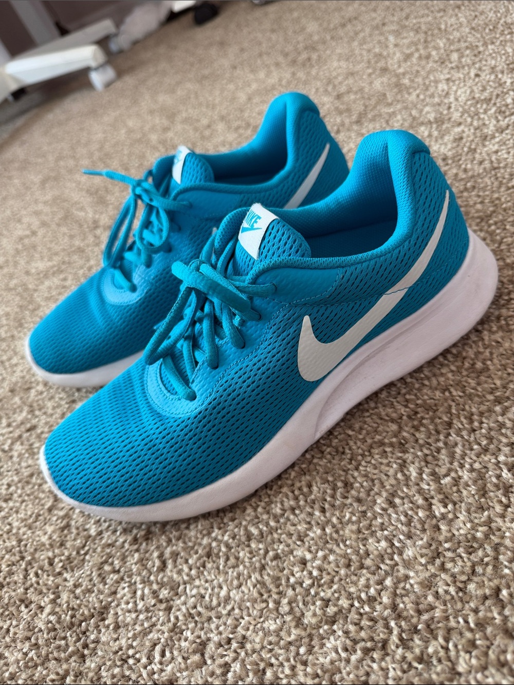 Nike Women’s Turquoise Blue Athletic Running Shoes with White Swoosh